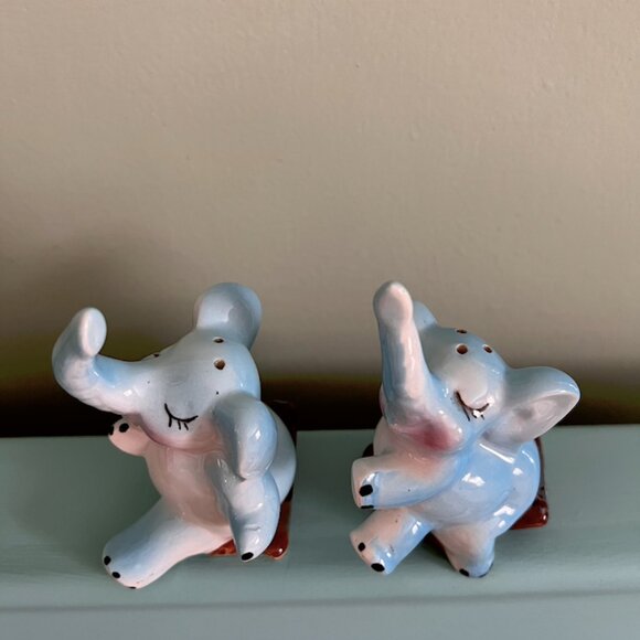 Vintage Blue Elephants Salt & Pepper - Picture 6 of 10